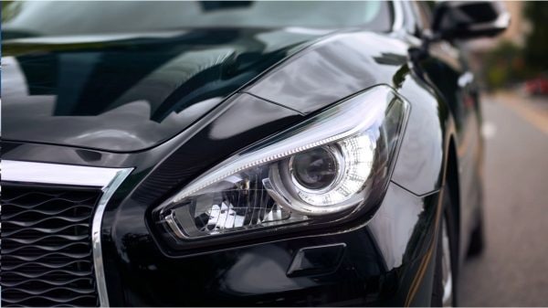 Modern and luxury headlight of the 2019 INFINITI Q70 sedan
